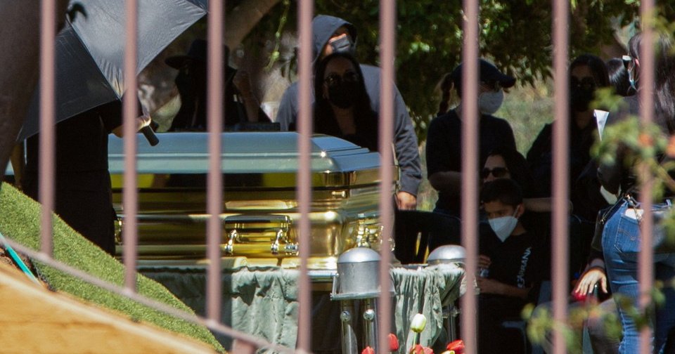 В Мексике главаря наркокартеля похоронили в золотом гробу
