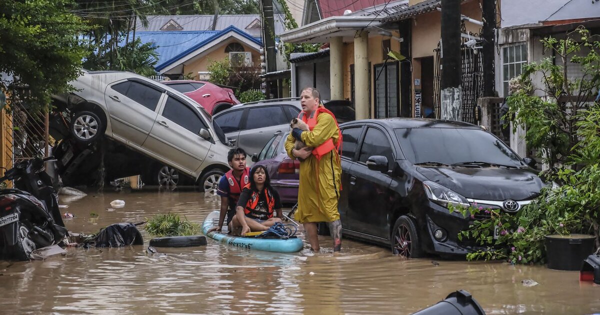  "Калмаэги" парализовал Филиппины, Боракай отрезан, сотни рейсов отменены