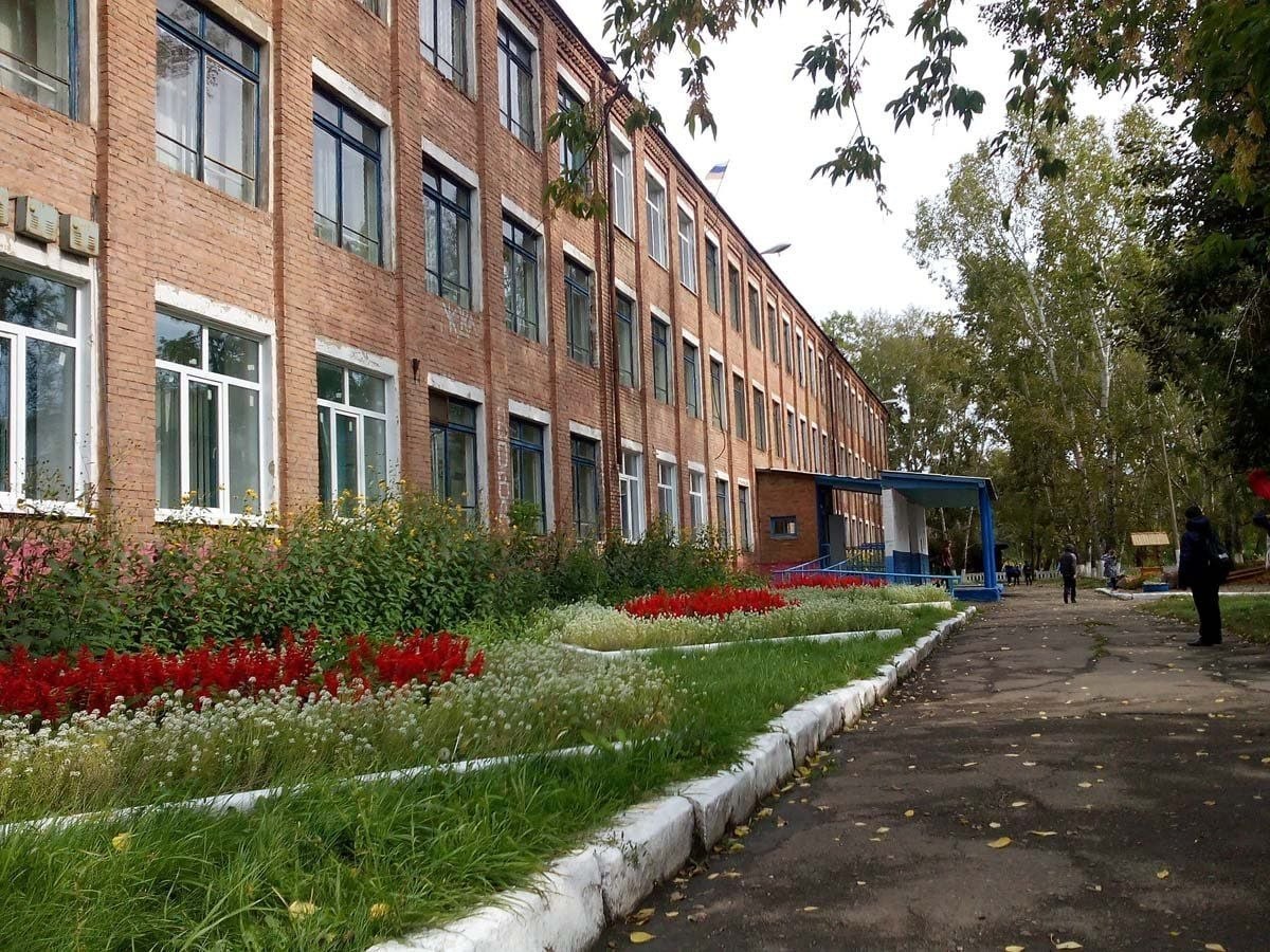 В Канске семиклассница напала на учителя с ножом
