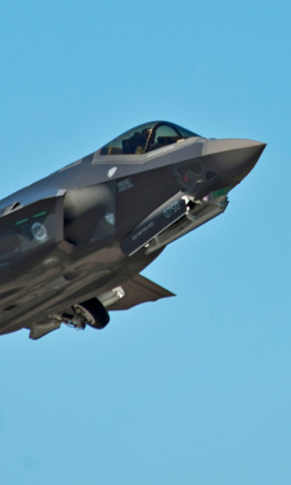 США использовали замаскированный самолёт для удара по наркосудну 