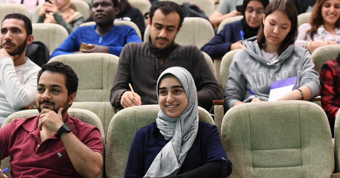 Мигрантам хотят упростить трудоустройство после вузов