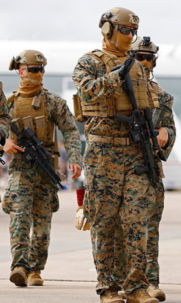 США перебрасывают более 2 тысяч морских пехотинцев с Окинавы на Ближний Восток