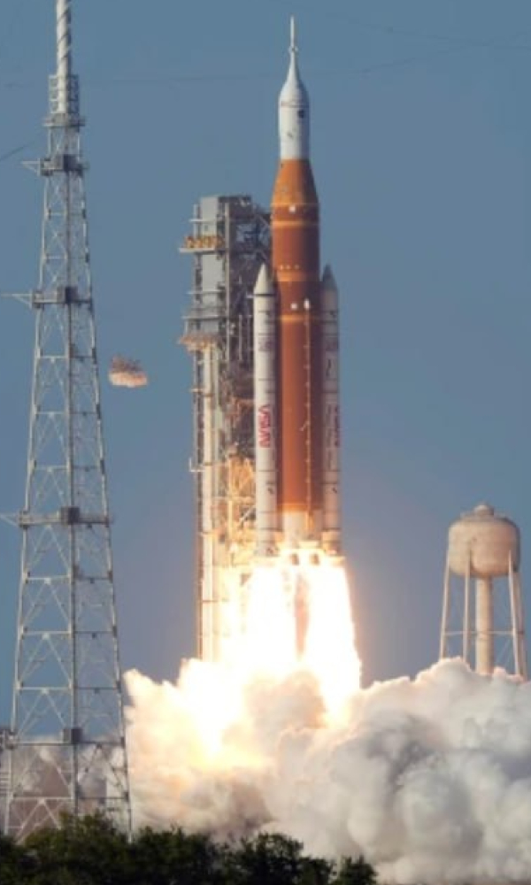 Корабль вышел на орбиту в рамках первой за 53 года миссии США на Луну