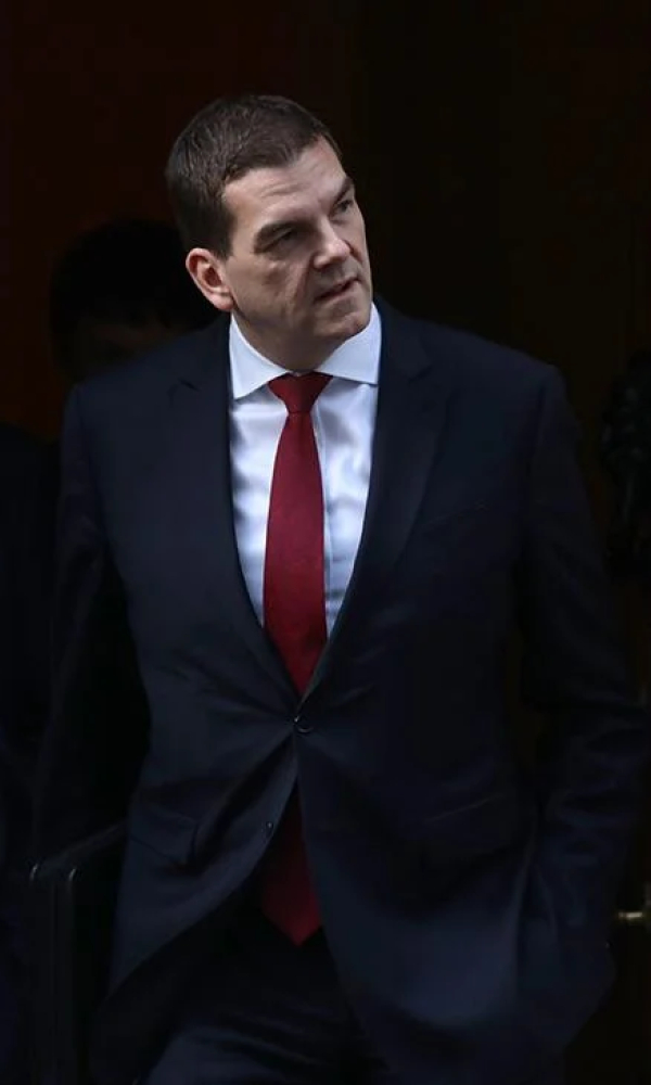 Замглавы МИД Британии уволен после скандала с Эпштейном и Мандельсоном