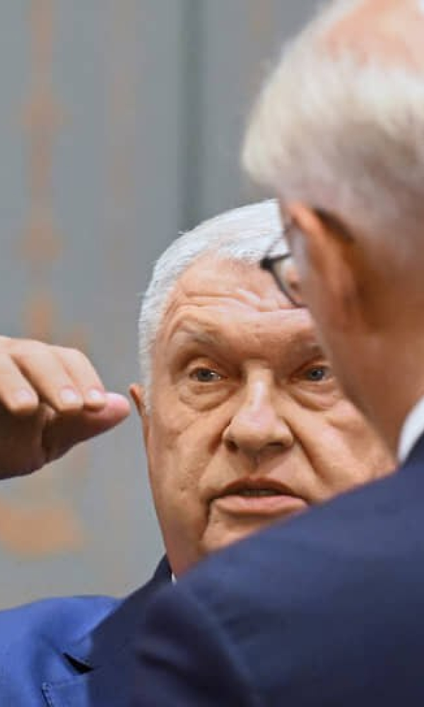 Сечин предложил Путину меры по стабилизации топливного рынка