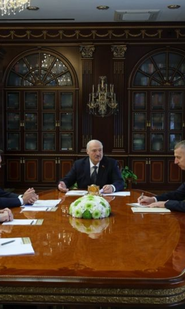 Лукашенко встретился с представителями Зеленского