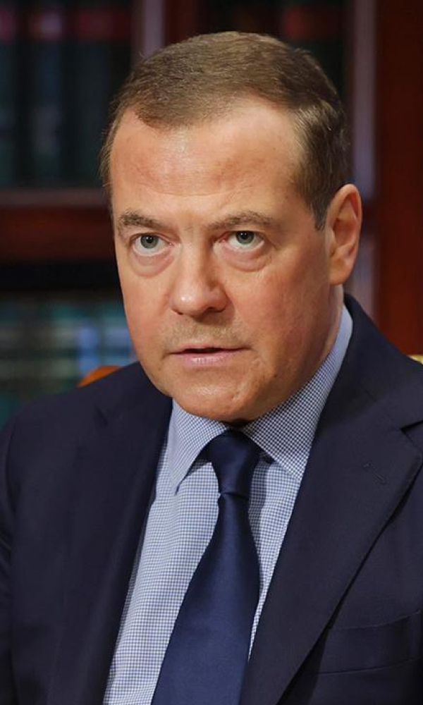 Медведев о Зеленском: «цугцванг», коррупция и угроза на фронте